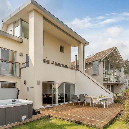 Cotswolds Lakehouse, With Hot Tub & Spa Access, Lower Mill Estate Somerford Keynes Kültér fotó