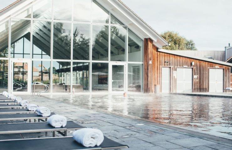Cotswolds Lakehouse, With Hot Tub & Spa Access, Lower Mill Estate Somerford Keynes Kültér fotó
