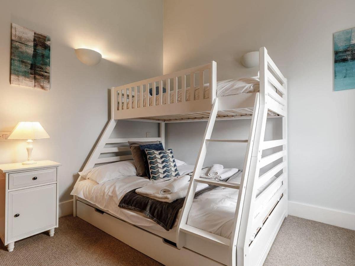 Cotswolds Lakehouse, With Hot Tub & Spa Access, Lower Mill Estate Somerford Keynes Kültér fotó