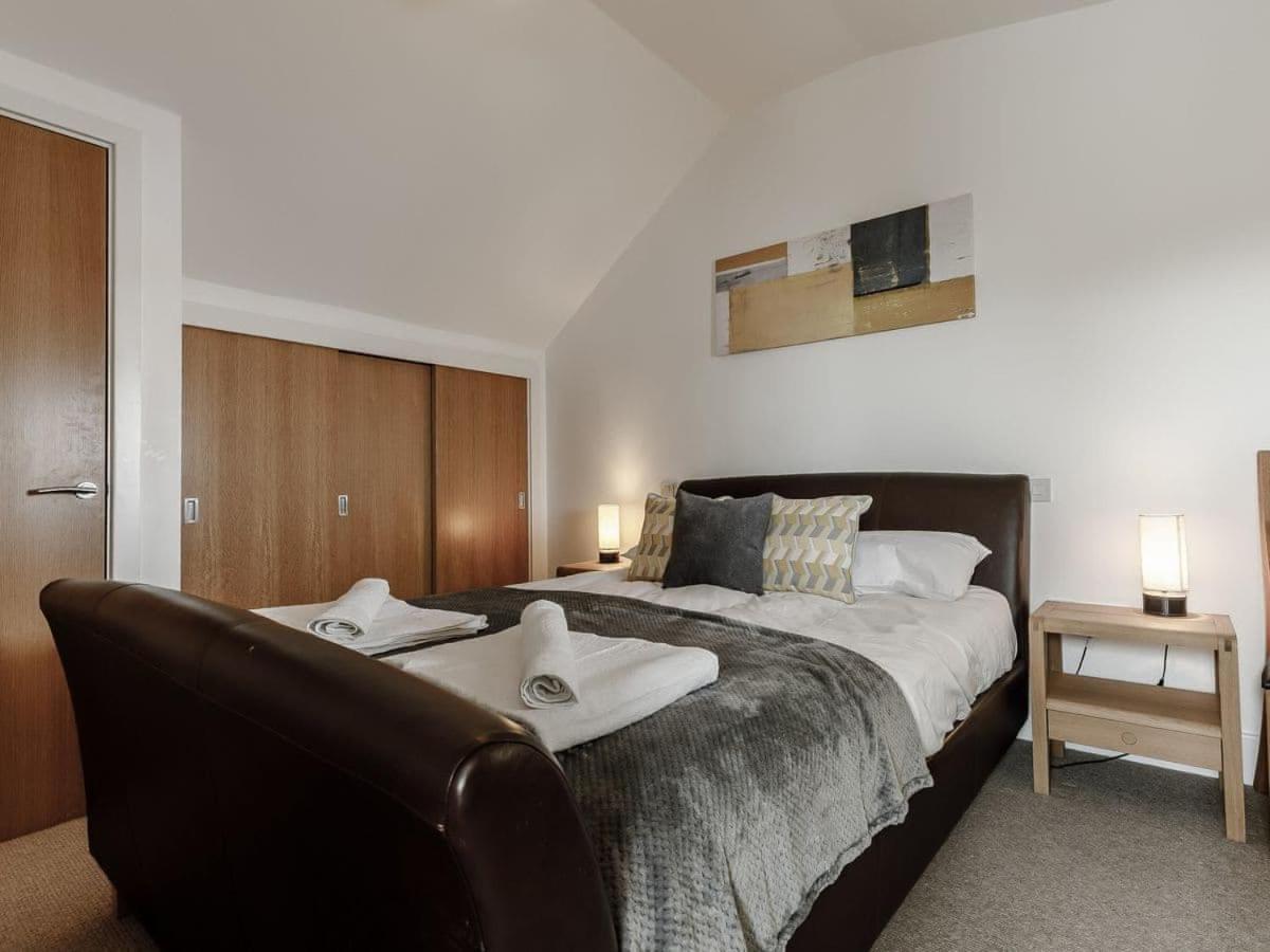 Cotswolds Lakehouse, With Hot Tub & Spa Access, Lower Mill Estate Somerford Keynes Kültér fotó